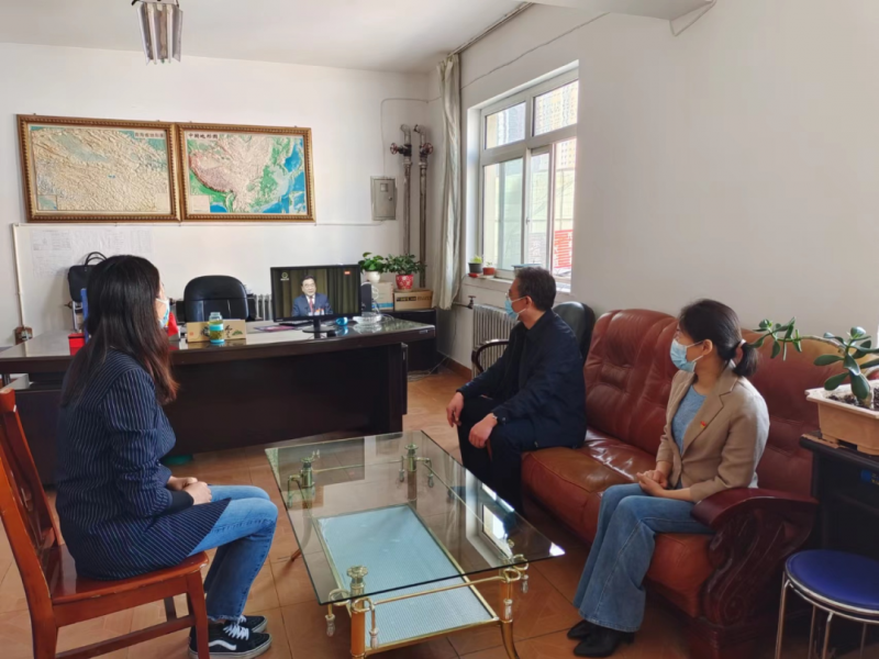 中共青海省第三建筑工程有限公司支部委員會(huì)組織黨員干部職工收聽(tīng)收看省十四次黨代會(huì)開幕盛況