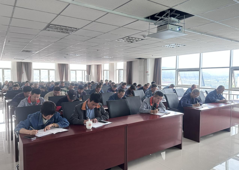 廉當(dāng)&ldquo;鐮&rdquo;可以除雜念   欲為&ldquo;獄&rdquo;勢必積災(zāi)難 &mdash;&mdash;集團(tuán)紀(jì)委書記為物產(chǎn)工投公司黨員干部、關(guān)鍵人員 授主題教育廉政專題黨課