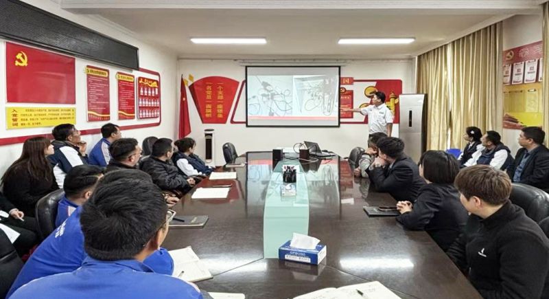 汽貿(mào)公司開展消防安全培訓(xùn)與逃生滅火實(shí)操專項(xiàng)演練