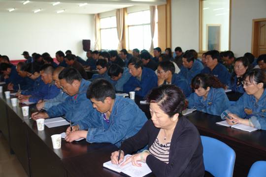 青海物產(chǎn)工業(yè)投資有限公司、青海長春炭素有限公司召開貫徹省第十二次黨代會精神學(xué)習(xí)傳