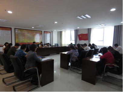 領(lǐng)會(huì)精神實(shí)質(zhì)，迅速掀起學(xué)習(xí)宣傳貫徹團(tuán)的十八大精神熱潮